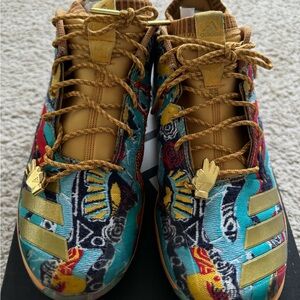 Adidas BY3305 Iconic Trainer NYC Legend Pack